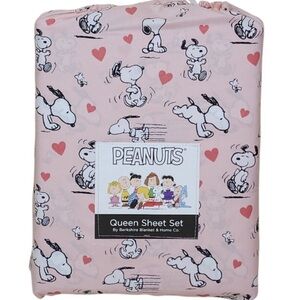 NEW Snoopy Peanuts Pink Valentines Day Poses And Hearts Queen Sheet Set